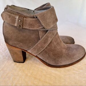 ANTHROPOLOGIE JOHNSTON MURPHY SUEDE HARNESS ZIPPER ANKLE BOOTIES SHOOTIES 7.5